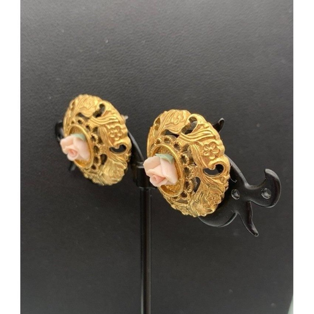 Vintage 1928 Brand Ornate Gold Tone Pink Porcelain Rose Button Stud Earrings - Picture 2 of 5